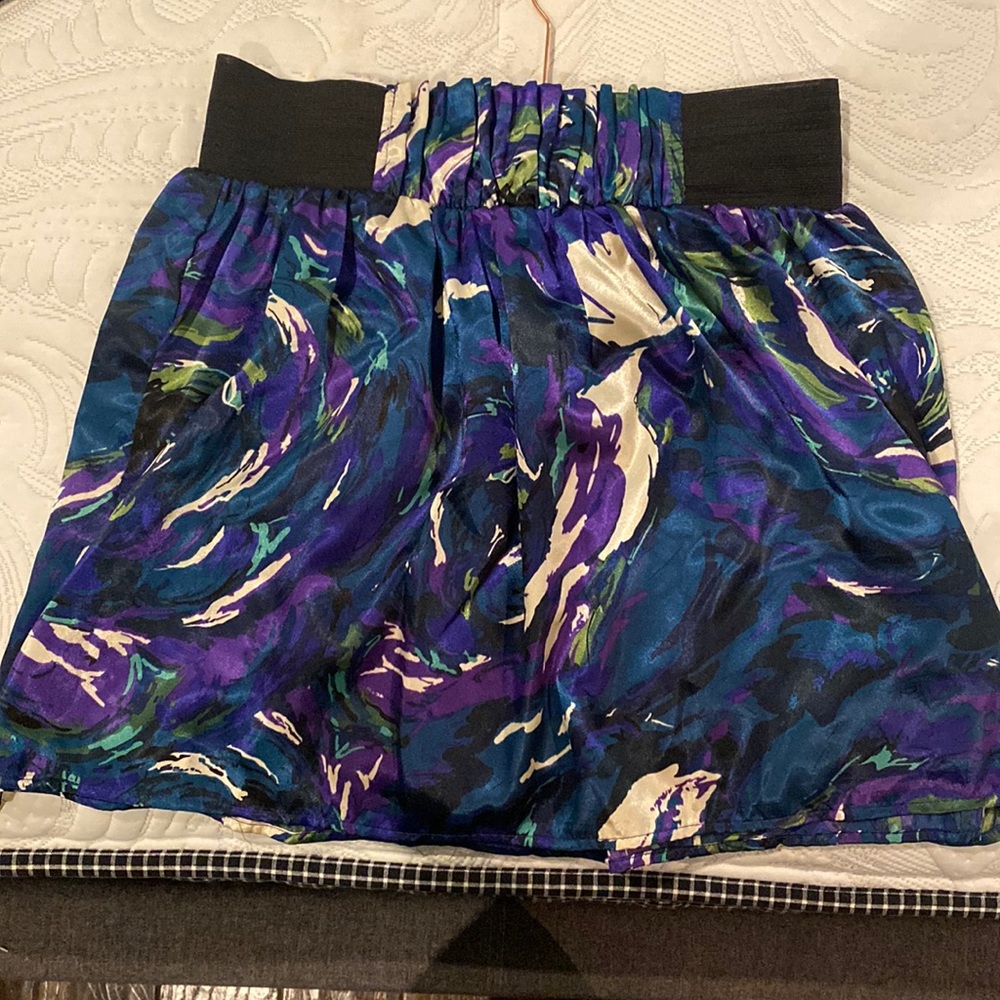 Skirt w/ elastic waist